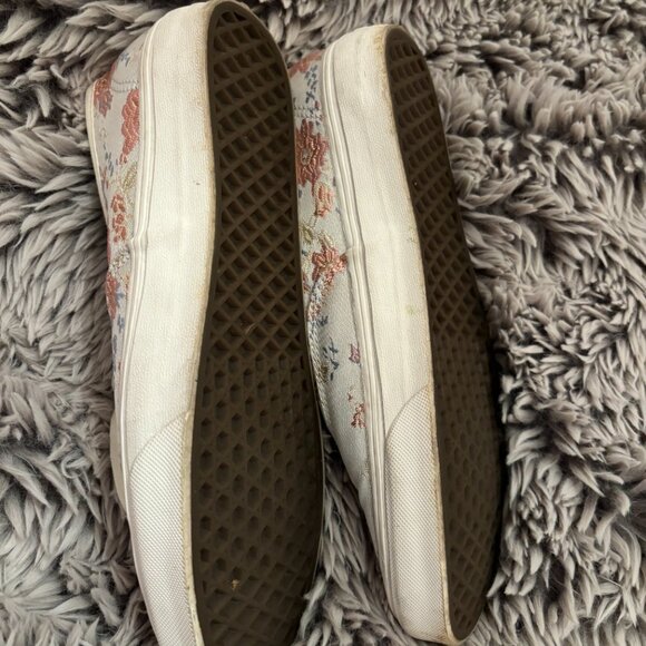 Vans - Picture 2 of 2